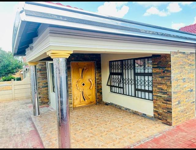 3 BEDROOM HOUSE FOR SALE IN MOHLAKENG